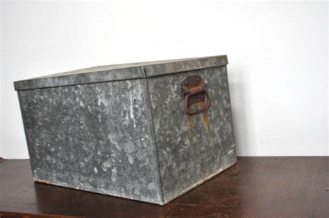 Vintage Large Galvanized Metal Box With Cover Lid & Handles 